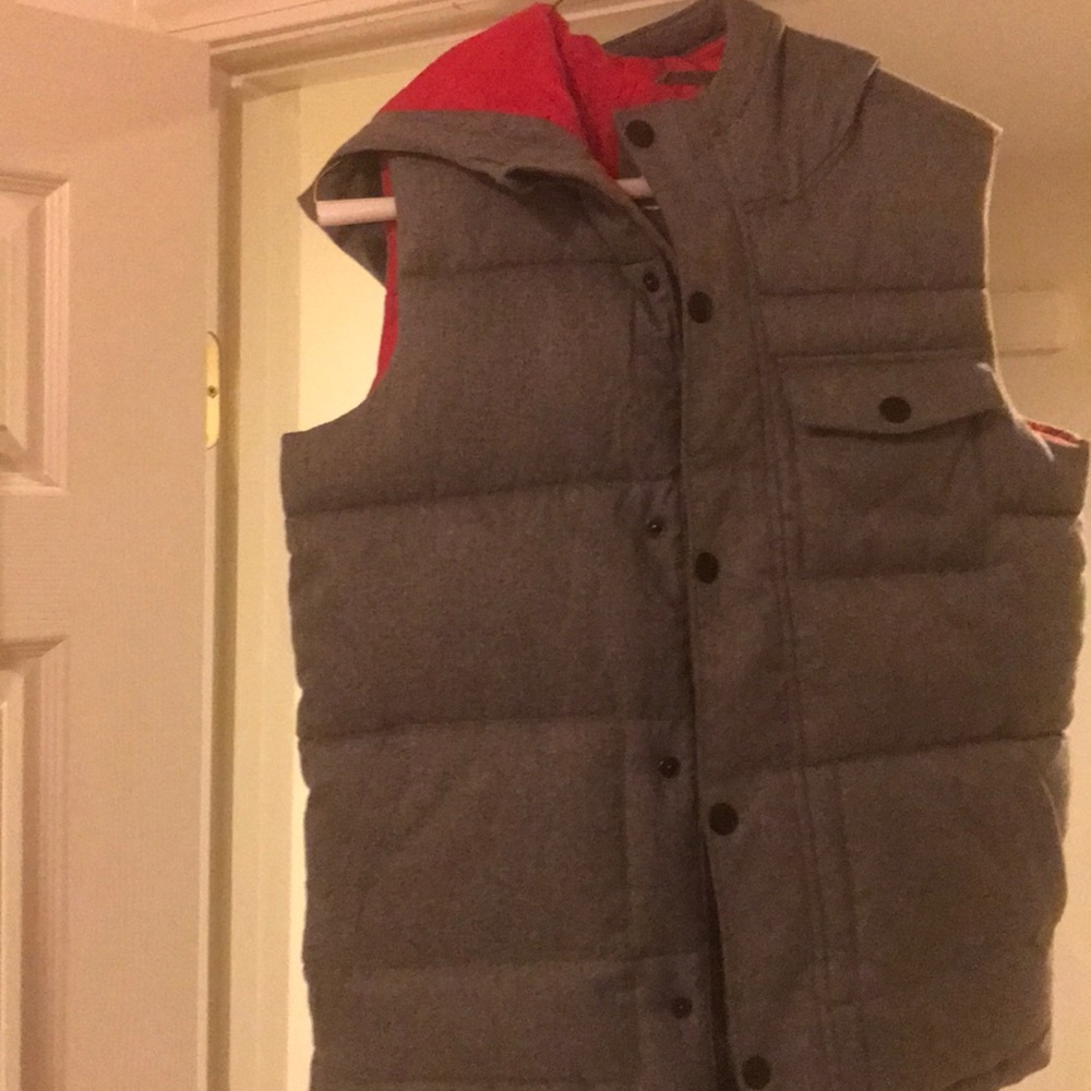 Old Navy Sleeveless Bubble Jacket